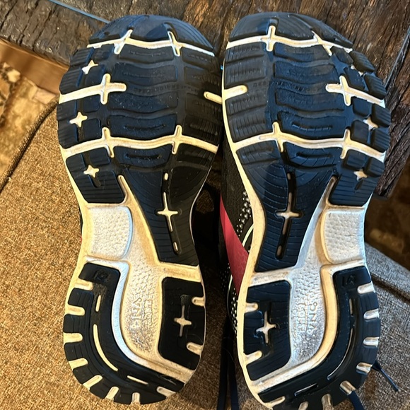 Women’s Brook Ghost 14 Cushion Shoes - Picture 9 of 9